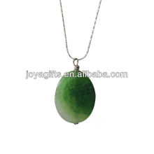 Collier pendentif tricot en forme d&#39;ovale en forme de vert naturel avec chaîne en argent